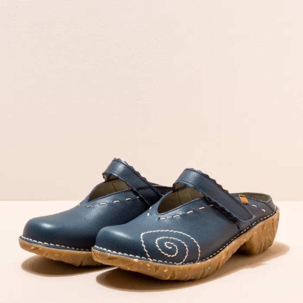 El Naturalista Slip On Clogs - Picture 2 of 6